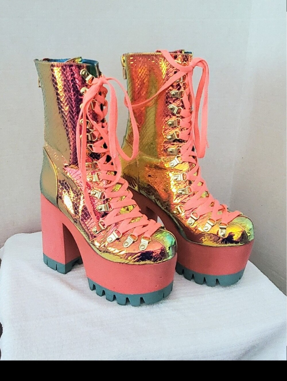 BRAND NEW Dolls Kill x Club Exx POISONOUS VIXEN SNAKE PLATFORM Holographic Boots